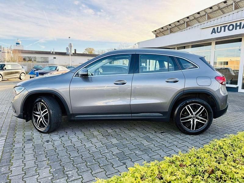 Gebraucht Mercedes GLA200 Progressive 150 PS (110 kW) 2022 Mountaingraumetallic (metallic) SUV