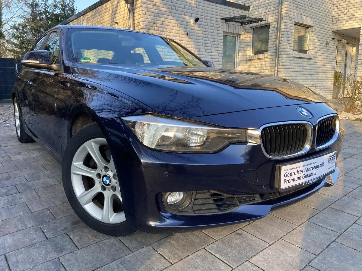 Second-hand BMW 325 218 CP (160 kW) 2013 Albastru Berlinǎ