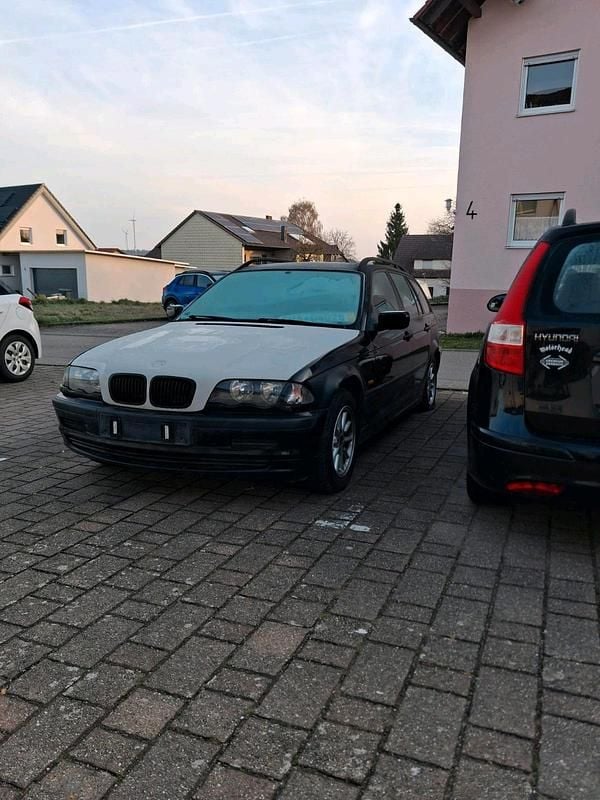 Second-hand BMW 318 150 CP (110 kW) 2000 Negru Break