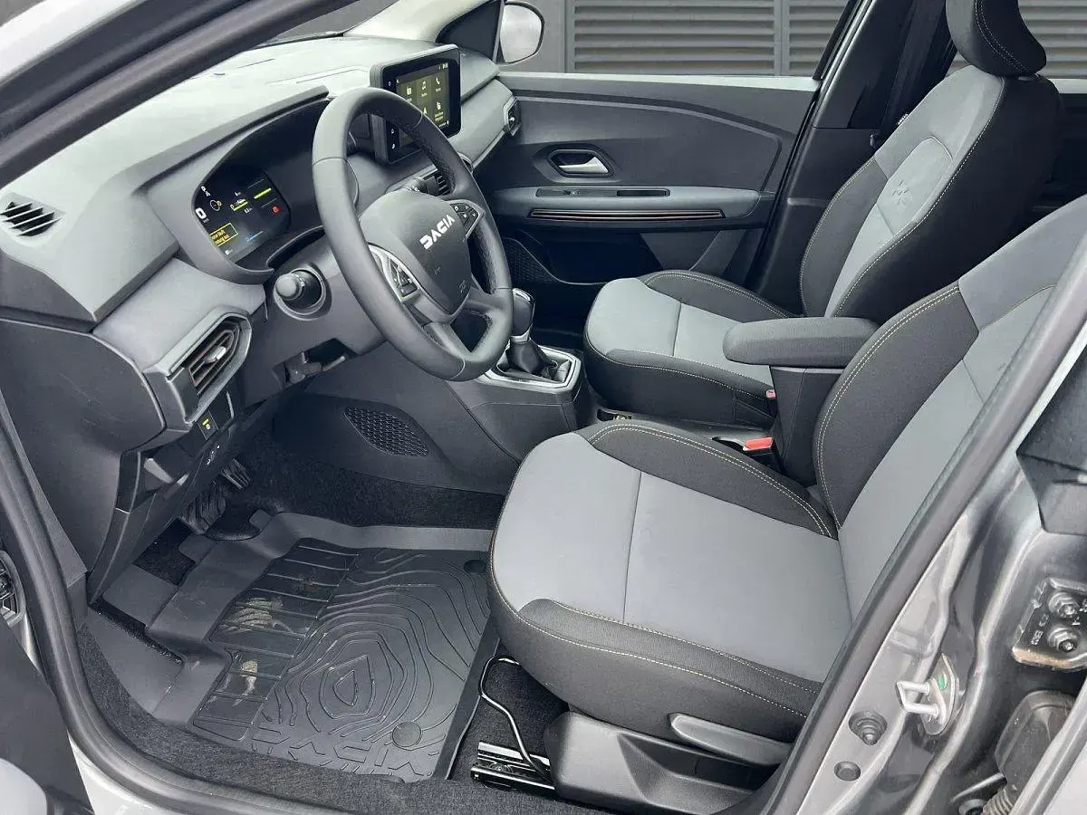 Neu Dacia Jogger Extreme 141 PS (103 kW) 2025 Dolomitgrau Van / Kleinbus