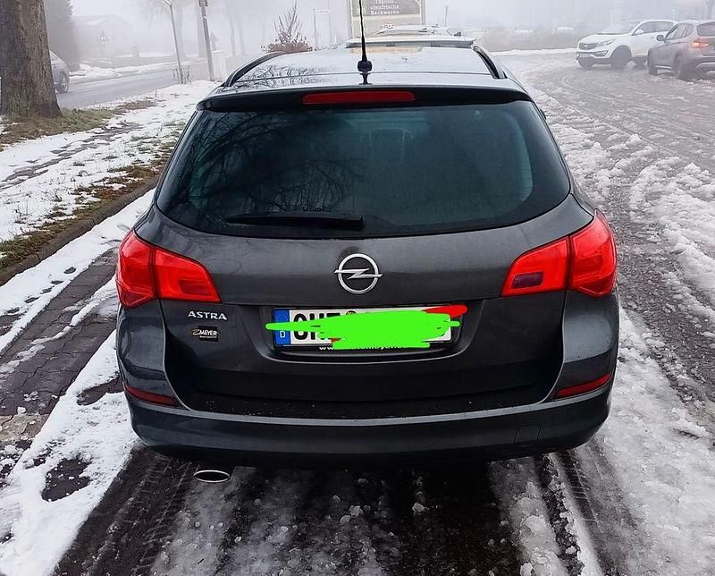 Gebraucht Opel Astra Edition 120 PS (88 kW) 2012 Grau Limousine