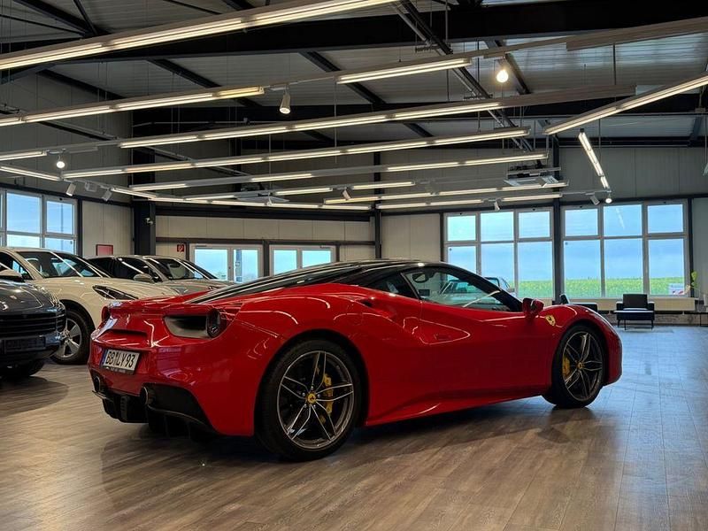 Second-hand Ferrari 488 669 CP (492 kW) 2017 Roșu Coupe