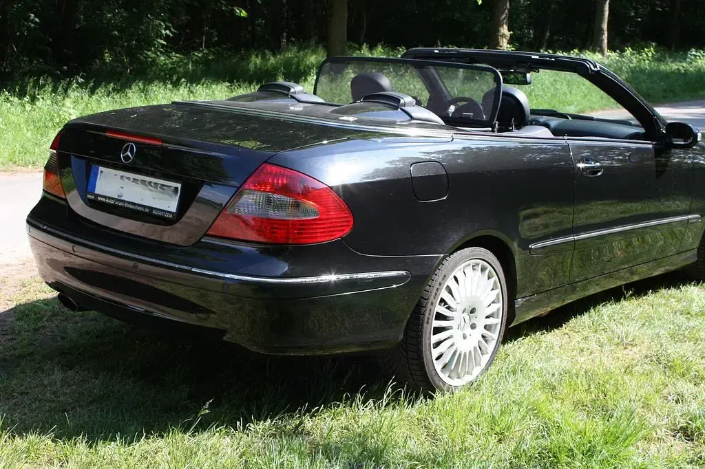 Gebraucht Mercedes CLK200 Avantgarde 184 PS (135 kW) 2007 Schwarz Cabrio