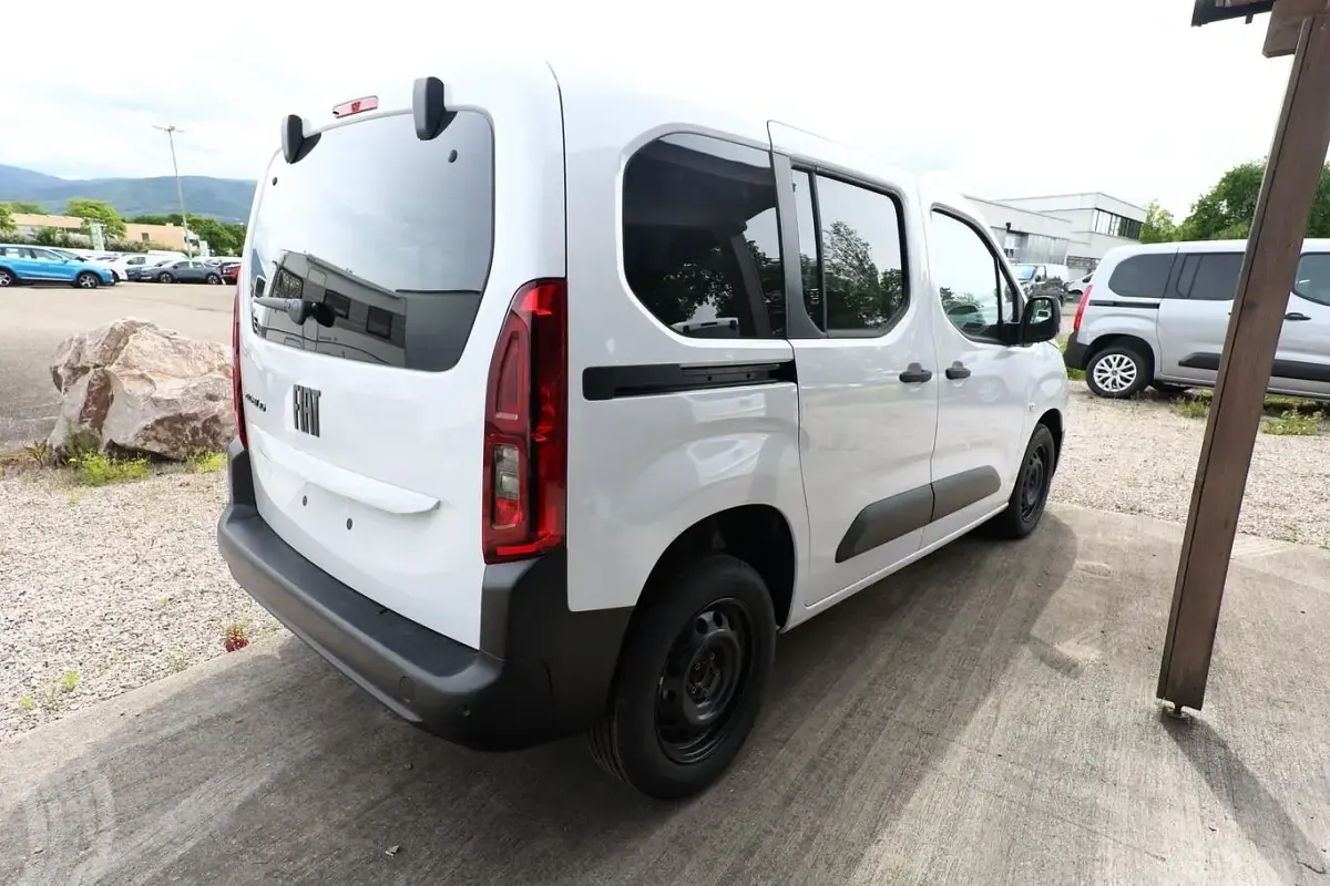 Neu Fiat Doblò 131 PS (96 kW) 2026 Gelato weiss Van / Kleinbus