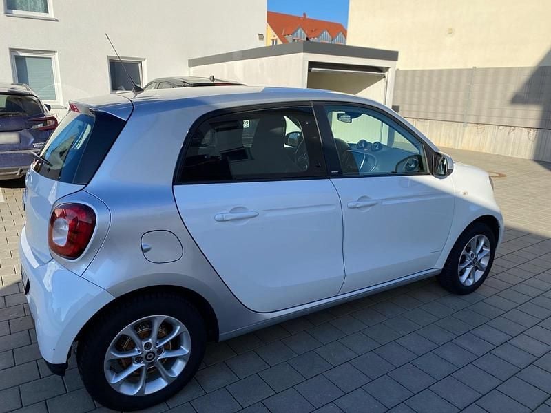 Gebraucht Smart ForFour Passion 90 PS (66 kW) 2015 Weiß Kleinwagen