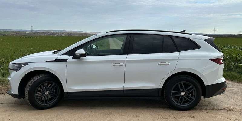 Weiß Gebraucht 2023 Skoda Enyaq iV SUV | 26.800 € (Superpreis) - Bild 1/4