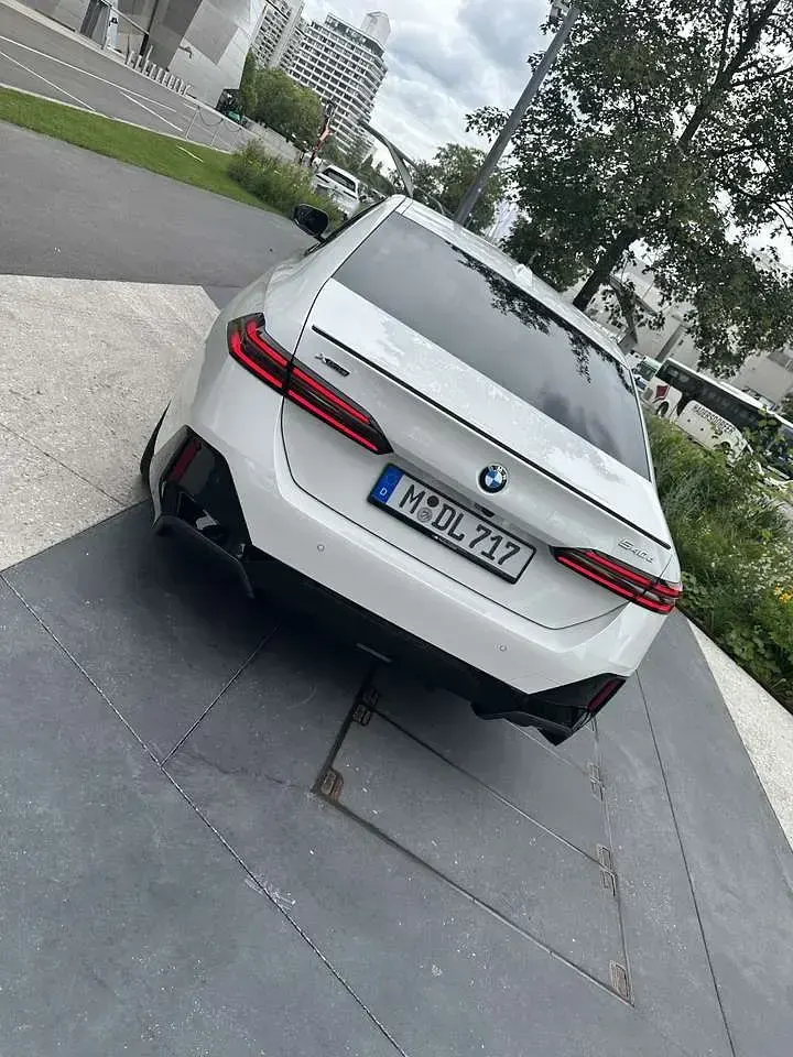 Gebraucht BMW 540 M Sport 303 PS (222 kW) 2025 Weiß Limousine