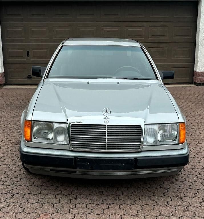 Gebraucht Mercedes E300 179 PS (131 kW) 1989 Silber Coupé