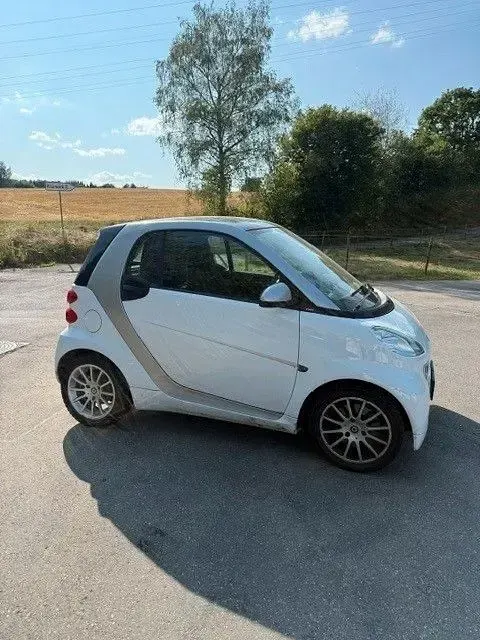 Gebraucht Smart ForTwo Coupé 71 PS (52 kW) 2011 Weiß Coupé