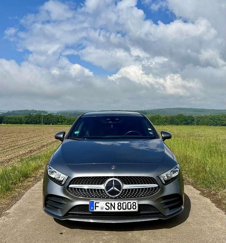 Gebraucht 2019 Mercedes A200 Elegance Limousine | 27.900 € - Bild 1/4