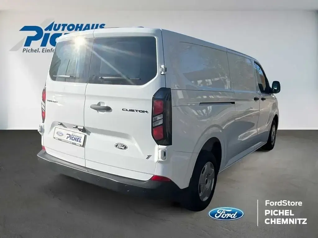 Gebraucht Ford 300 Trend 136 PS (100 kW) 2024 Weiß Van / Kleinbus
