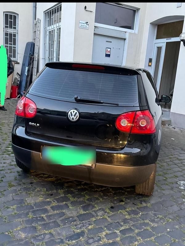 Schwarz Gebraucht 2005 VW Golf V Kleinwagen | 800 € (Superpreis) - Bild 1/4