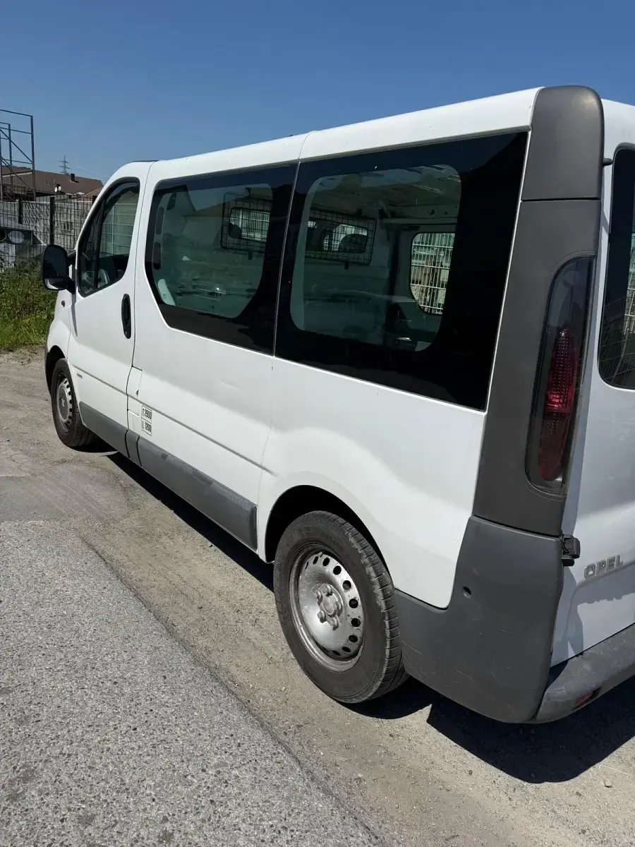 Gebraucht Opel Vivaro 101 PS (74 kW) 2006 Weiß Van / Kleinbus