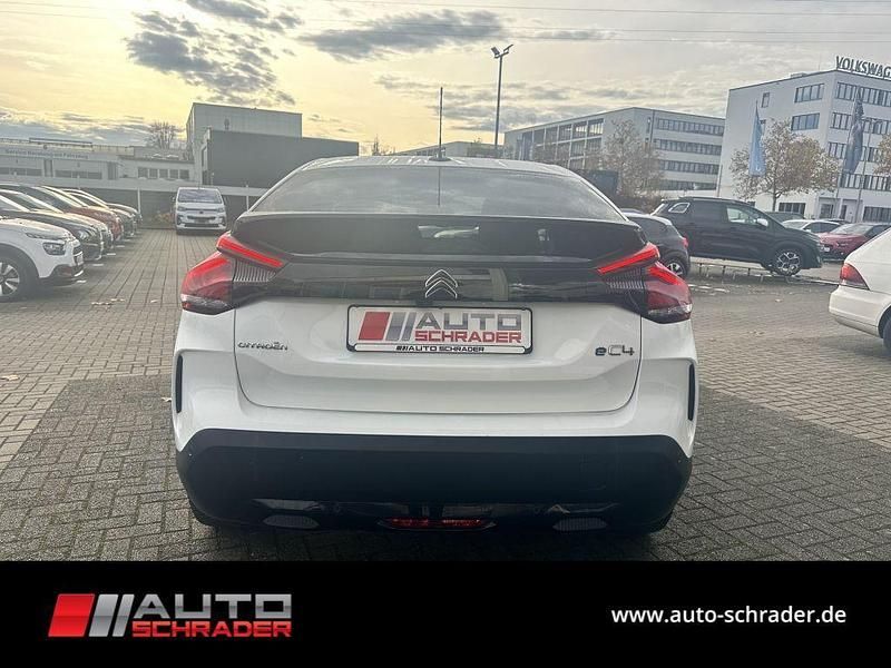 Gebraucht Citroën e-C4 Shine 100 kW (136 PS) 2022 Weiß Limousine