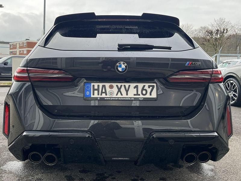 Gebraucht BMW M5 Performance 727 PS (534 kW) 2025 Fire red metallic Kombi