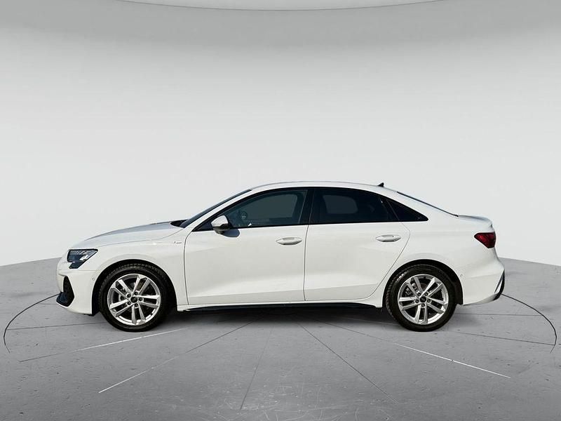 Gebraucht Audi A3 S-Line 116 PS (85 kW) 2025 Gletscherweiß metallic Limousine