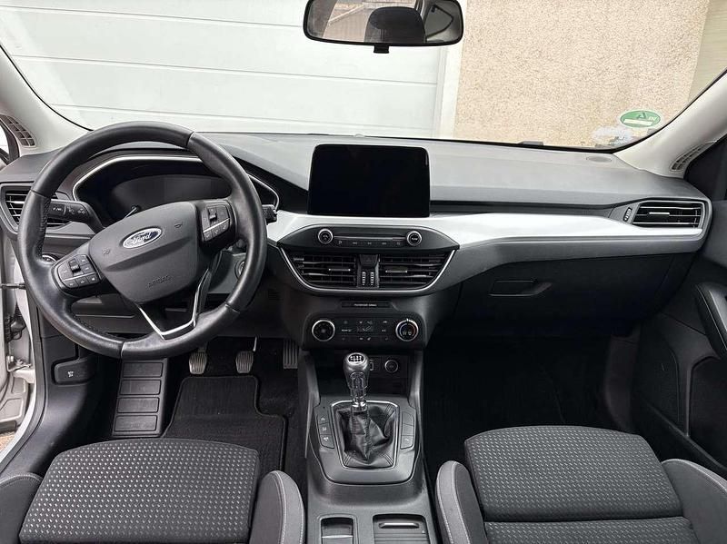 Gebraucht Ford Focus 120 PS (88 kW) 2019 Silber Kombi