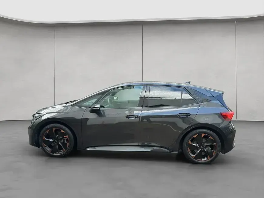 Usata Cupra Born 150 kW (204 CV) 2024 Grigio Utilitaria