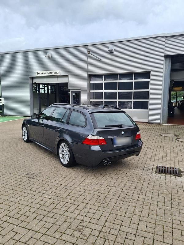Gebraucht BMW 525 197 PS (144 kW) 2007 Grau Kombi