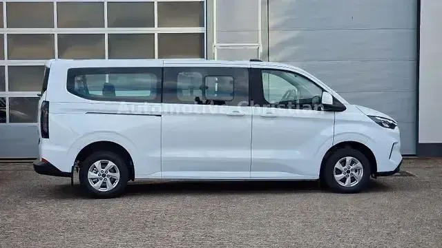 Neu Ford Tourneo Custom Trend 136 PS (100 kW) 2026 Schwarz Van