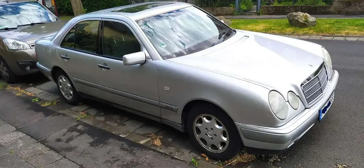 Gebraucht Mercedes E200 Elegance 136 PS (100 kW) 1998 Silber Limousine