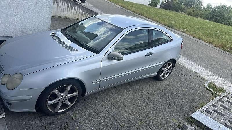 Grau Gebraucht 2004 Mercedes C180 Coupé | 1.100 € (Superpreis) - Bild 1/3