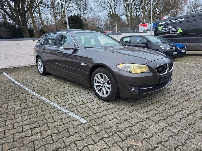 Beige Gebraucht 2011 BMW 530 Kombi | 8.800 € - Bild 1/4