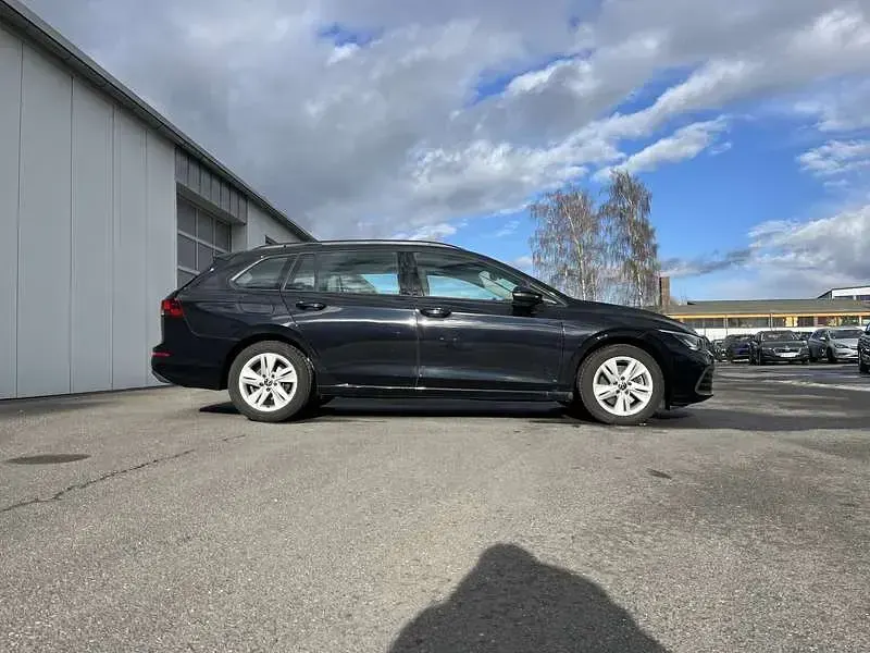 Gebraucht VW Golf VIII Life 150 PS (110 kW) 2022 Schwarz Kombi