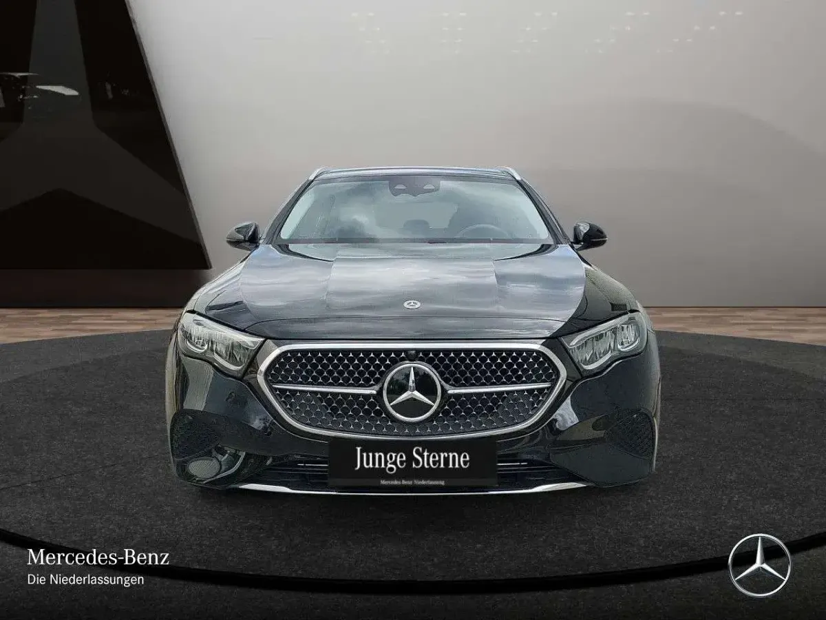 Gebraucht Mercedes E300 Avantgarde 197 PS (144 kW) 2025 Schwarz Limousine