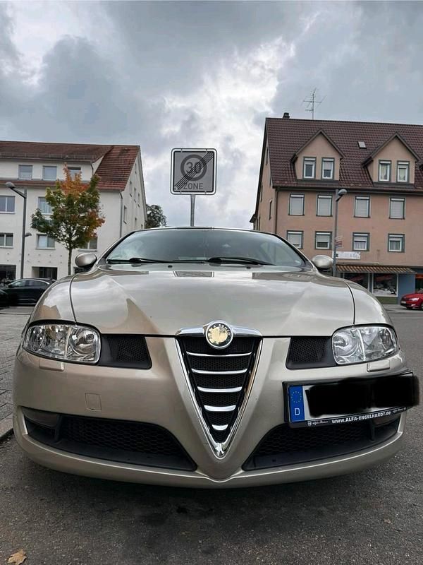 Grau Gebraucht 2005 Alfa Romeo GT Coupé | 3.400 € (Fairer Preis) - Bild 1/4