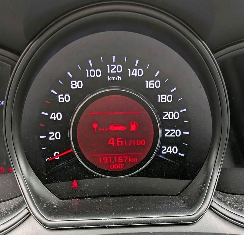 Używany Kia Ceed 136 KM (100 kW) 2016 Andere farben Hatchback