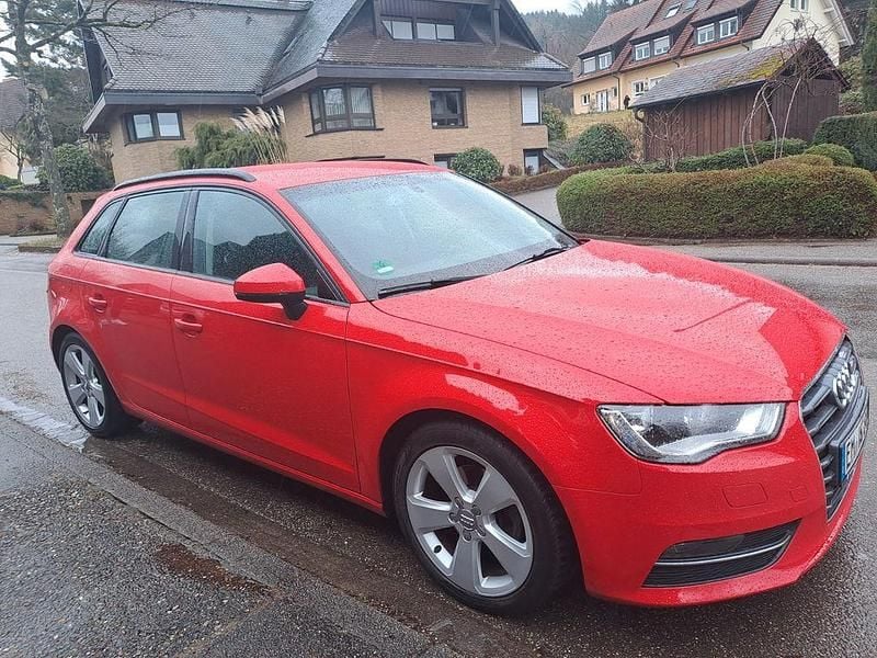 Gebraucht Audi A3 S-Line 150 PS (110 kW) 2013 Rot Limousine