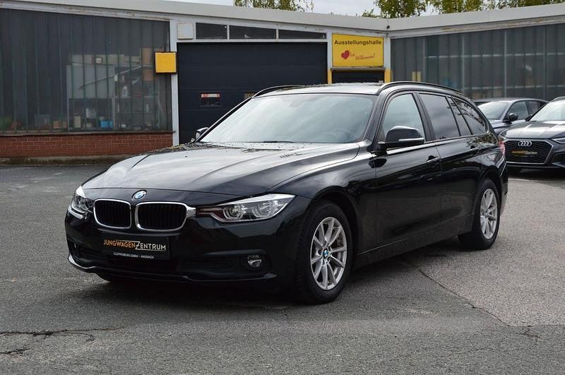 Schwarz Gebraucht 2019 BMW 318 Sport Line Limousine | 18.500 € (Superpreis) - Bild 1/4