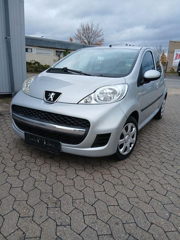 Silber Gebraucht 2009 Peugeot 107 Filou Kleinwagen | 2.999 € (Fairer Preis) - Bild 1/4