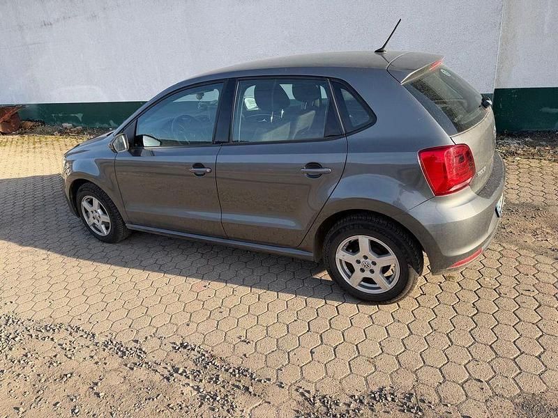 Grau Gebraucht 2014 VW Polo Comfortline Limousine | 6.550 € (Fairer Preis) - Bild 1/4