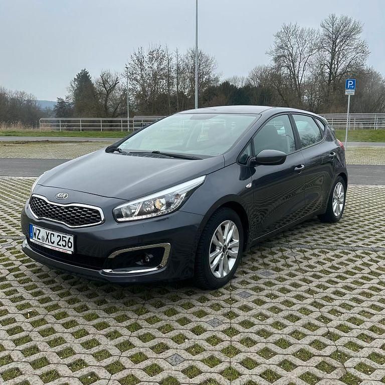 Gebraucht Kia Ceed 101 PS (74 kW) 2017 Blau Kleinwagen