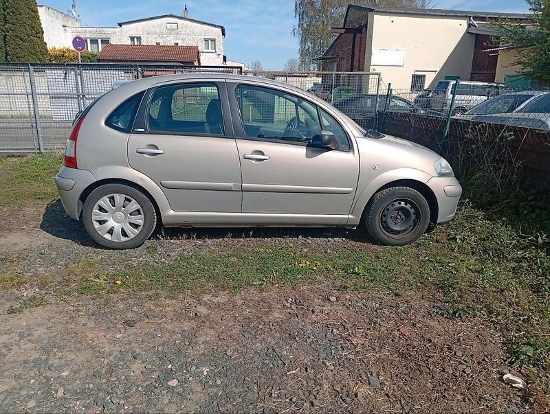 Używany Citroën C3 76 KM (55 kW) 2009 Złoty Hatchback