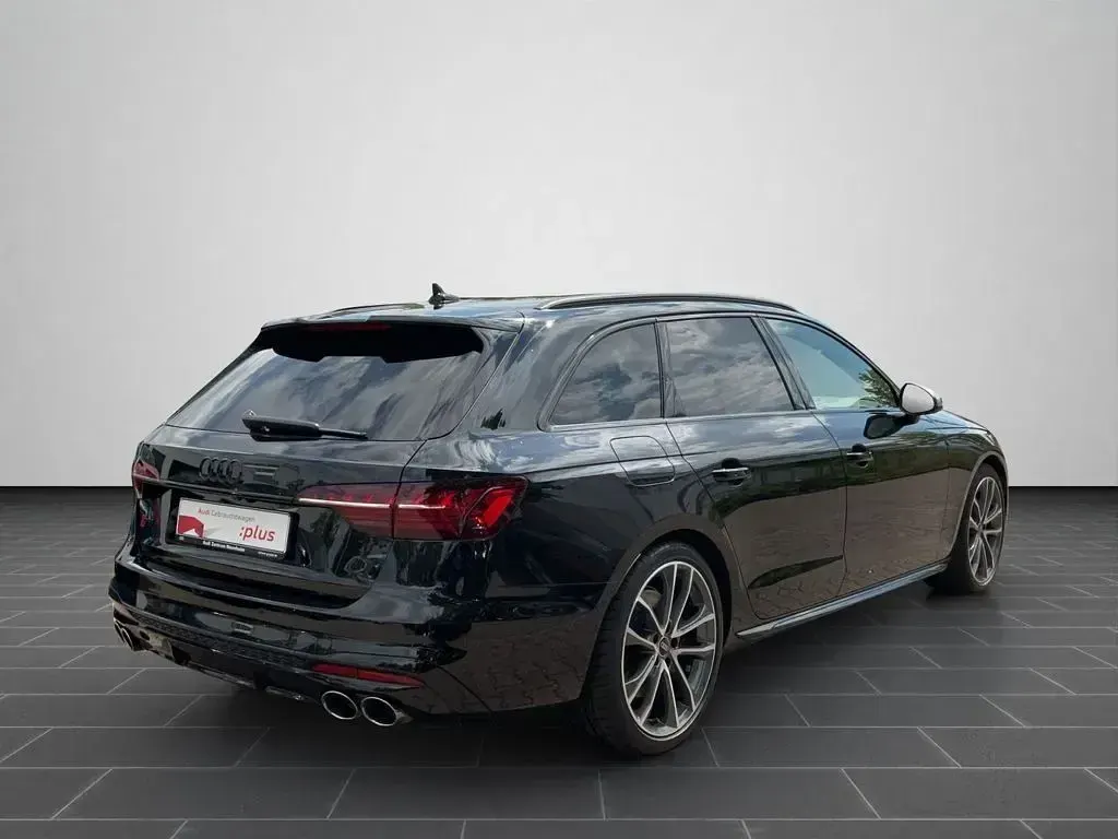 Gebraucht Audi S4 Business 341 PS (250 kW) 2024 Mythosschwarz metallic (metallic) Kombi