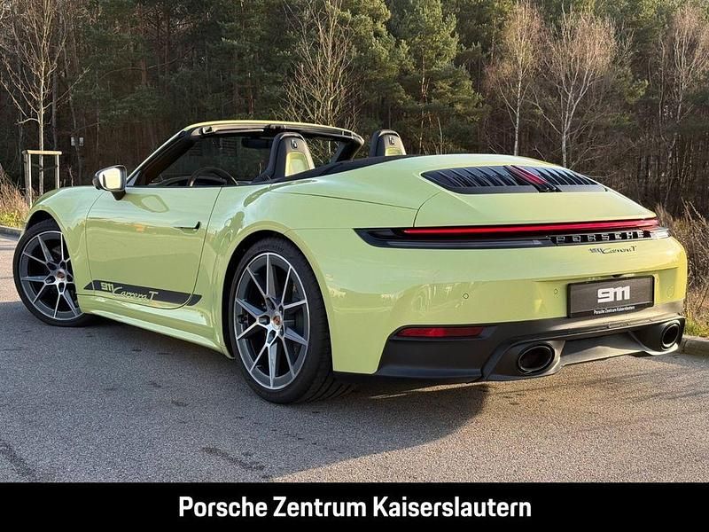 Neu Porsche 911 Carrera Cabriolet 394 PS (289 kW) 2025 Gelb Cabrio