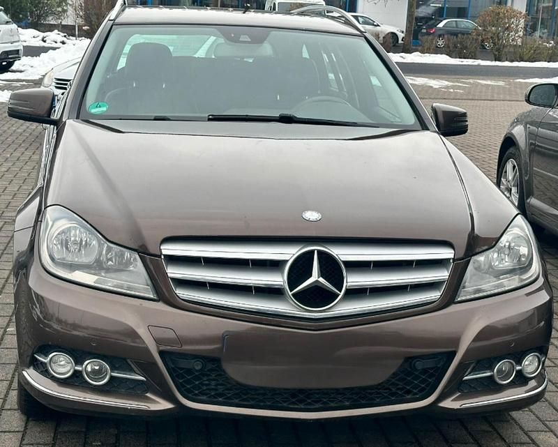 Braun Gebraucht 2014 Mercedes 200 Kombi | 8.500 € (Fairer Preis) - Bild 1/4