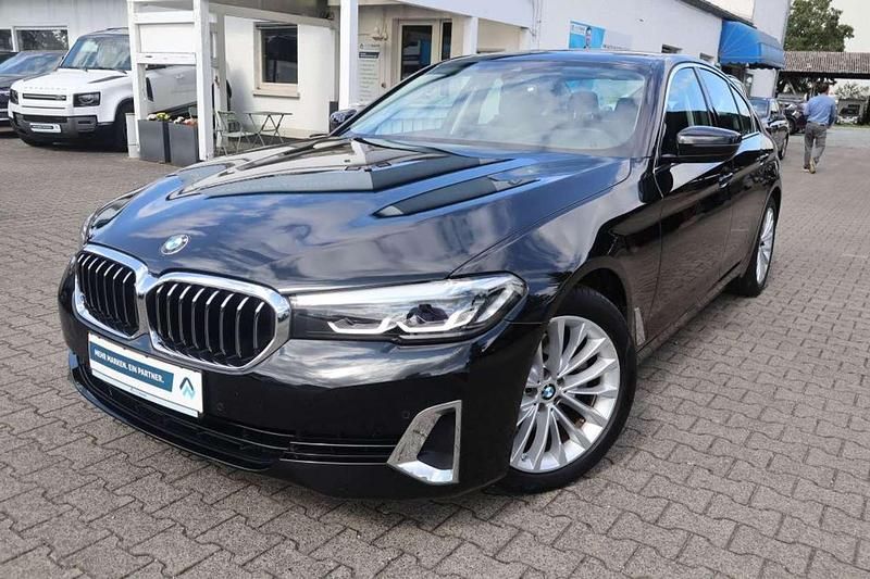 Black sapphire metallic Gebraucht 2022 BMW 520 Luxury Line Limousine | 35.920 € (Fairer Preis) - Bild 1/2