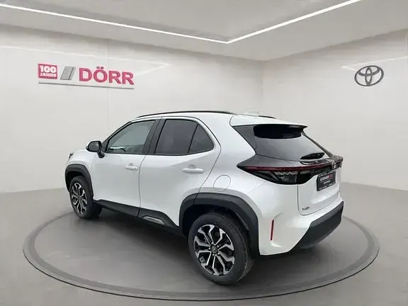 Gebraucht Toyota Yaris 130 PS (95 kW) 2024 Platinumweiß perleffekt Kleinwagen