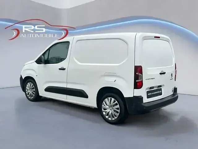 Gebraucht Peugeot Partner Premium 102 PS (75 kW) 2019 Weiss Van / Kleinbus