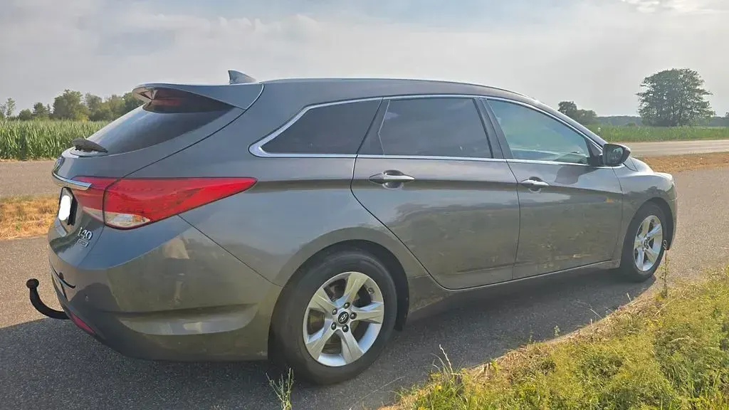 Gebraucht Hyundai i40 Premium 136 PS (100 kW) 2015 Grau Kombi