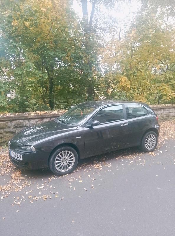 Gebraucht Alfa Romeo 147 105 PS (77 kW) 2006 Schwarz Kleinwagen
