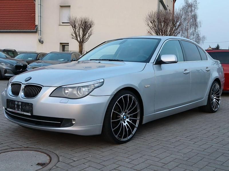 Gebraucht BMW 523 190 PS (139 kW) 2008 Silber Limousine