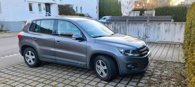 Gebraucht VW Tiguan Trendline 150 PS (110 kW) 2015 Grau SUV