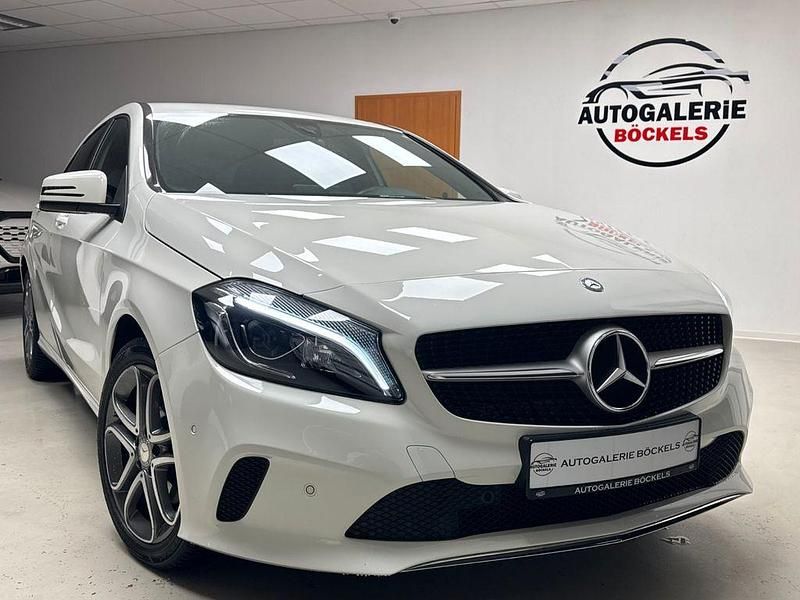 Weiß Gebraucht 2015 Mercedes A180 Urban Limousine | 12.600 € (Fairer Preis) - Bild 1/4