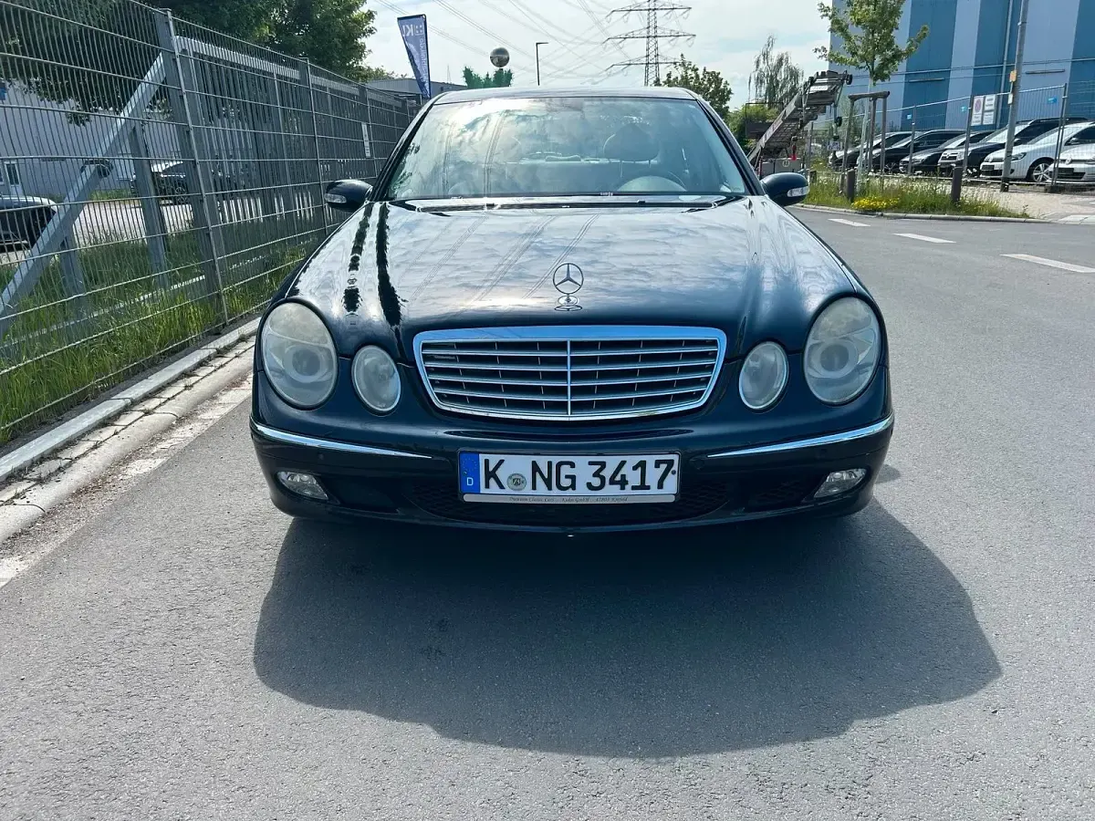 Gebraucht Mercedes E500 Elegance 326 PS (239 kW) 2004 Blau Limousine