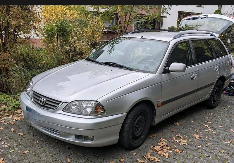 Grau Gebraucht 2002 Toyota Avensis Kombi | 1.950 € (Fairer Preis) - Bild 1/4